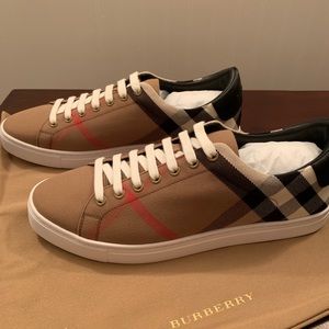 Burberry shoes size 10
